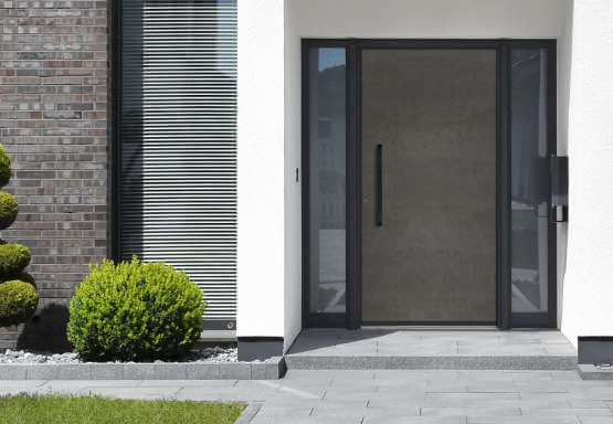 HELT dark aluminium door with sidelight